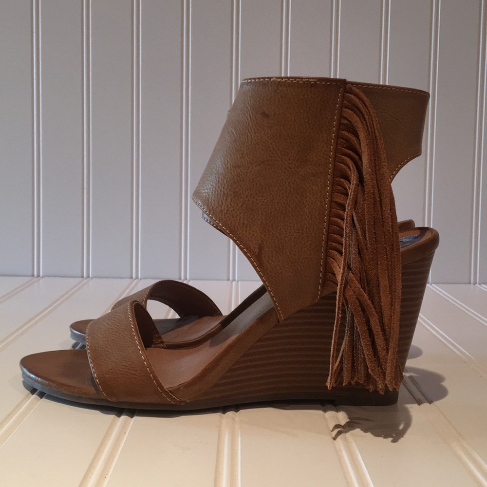 Rampage Tan Fringe Wedges sz 6.5
